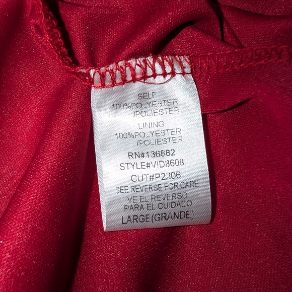 Elegant Red Gown - Picture 14 of 15